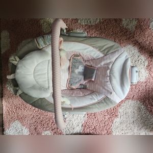 Ingenuity Soother Baby Bouncer.